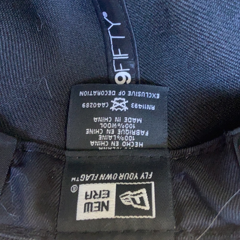 Black NY yankee hat - Picture 3 of 4